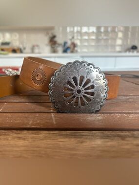 Tristan et Iseut Tan Leather Belt with Statement Buckle